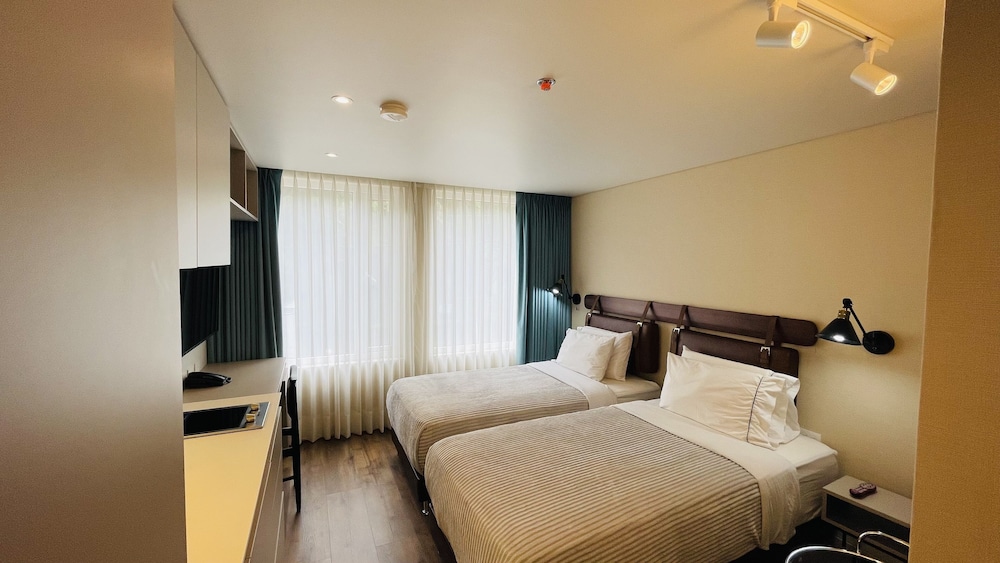 JUNIOR, DOUBLE OR TWIN BED