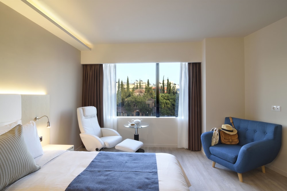 Athens Avenue Hotel 11/41