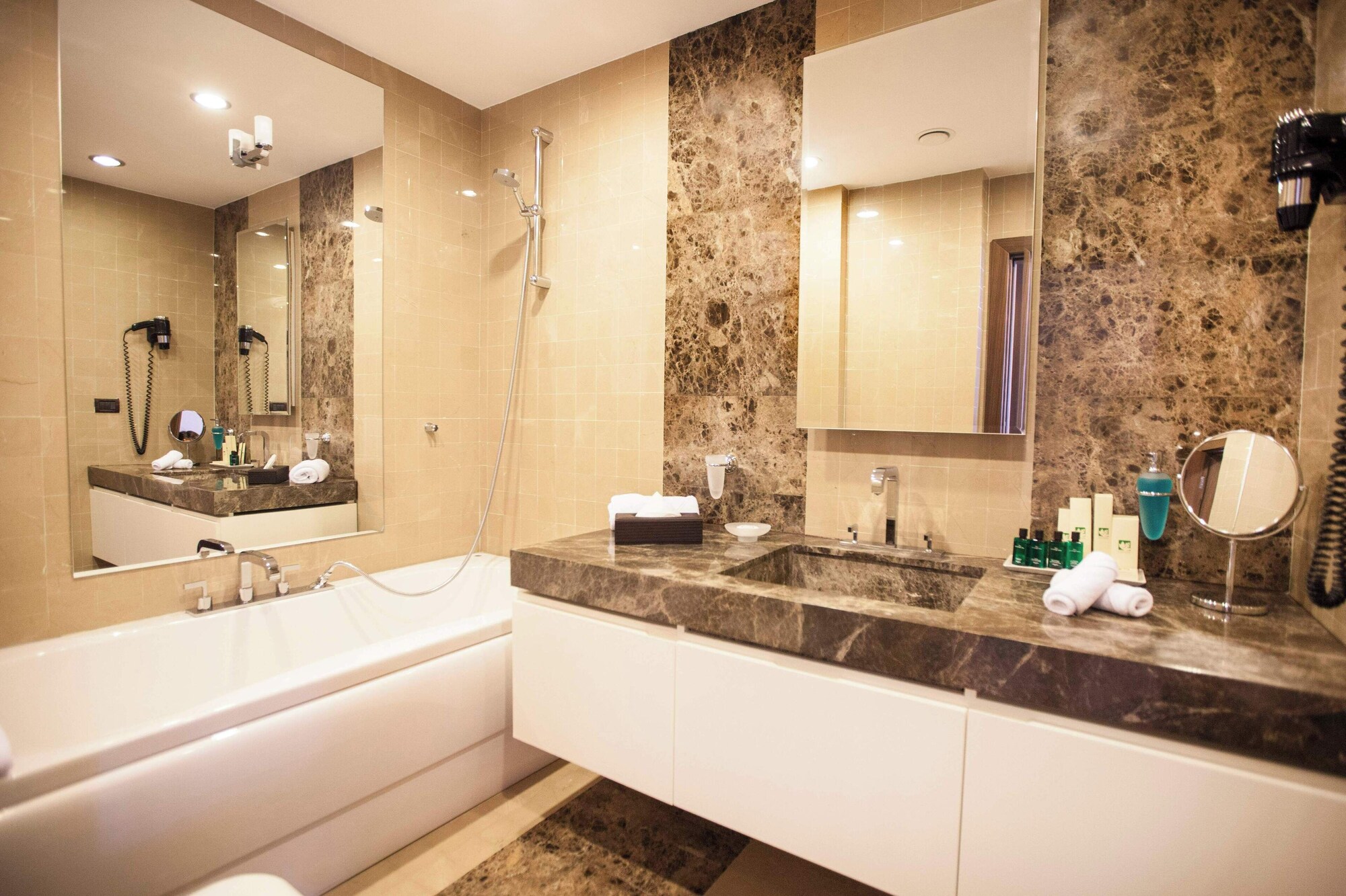 Standard, Twin Beds, Chinar Hotel & Spa 7/8