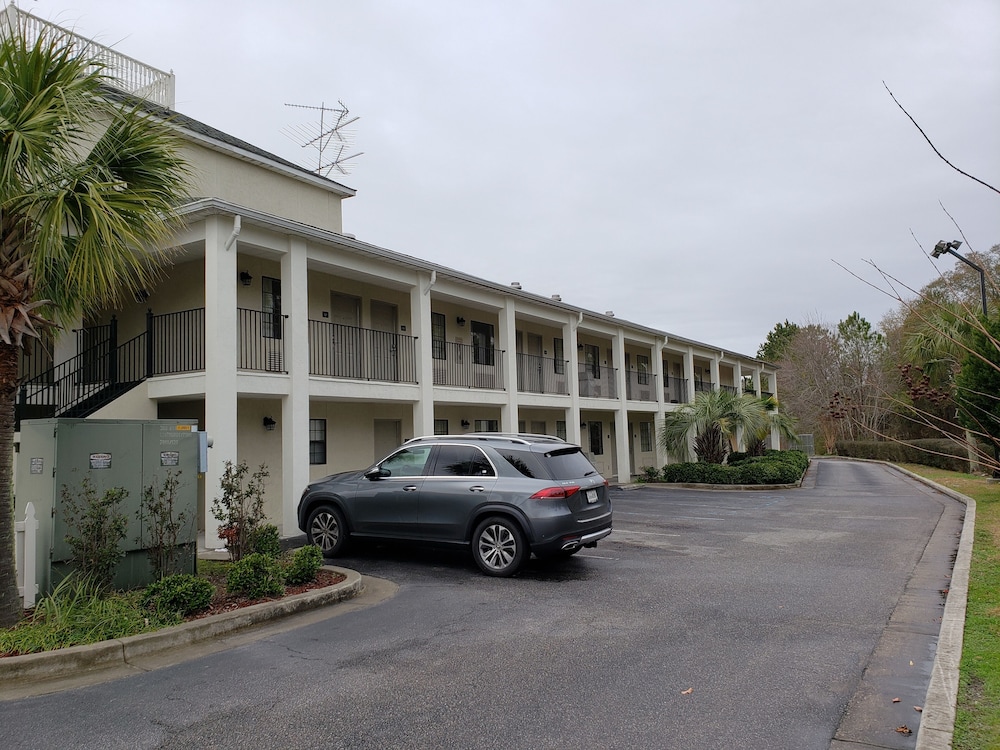 Peach Tree Inn 41/48