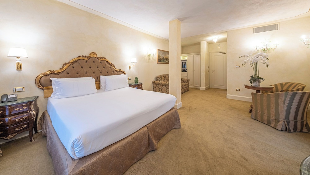 DELUXE, DOUBLE BED, PARK VIEW