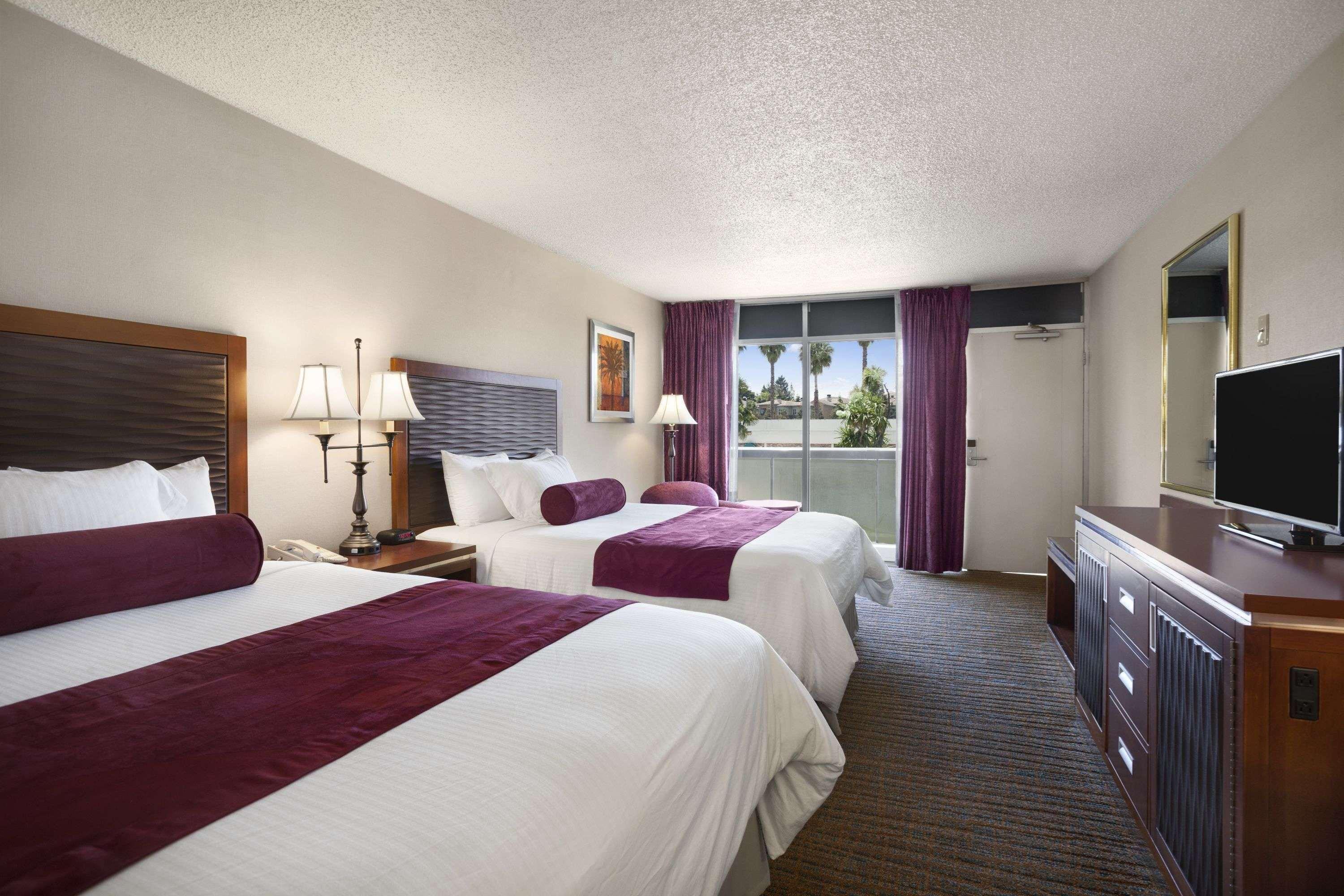 غرفة رباعية بسريرين مزدوجين