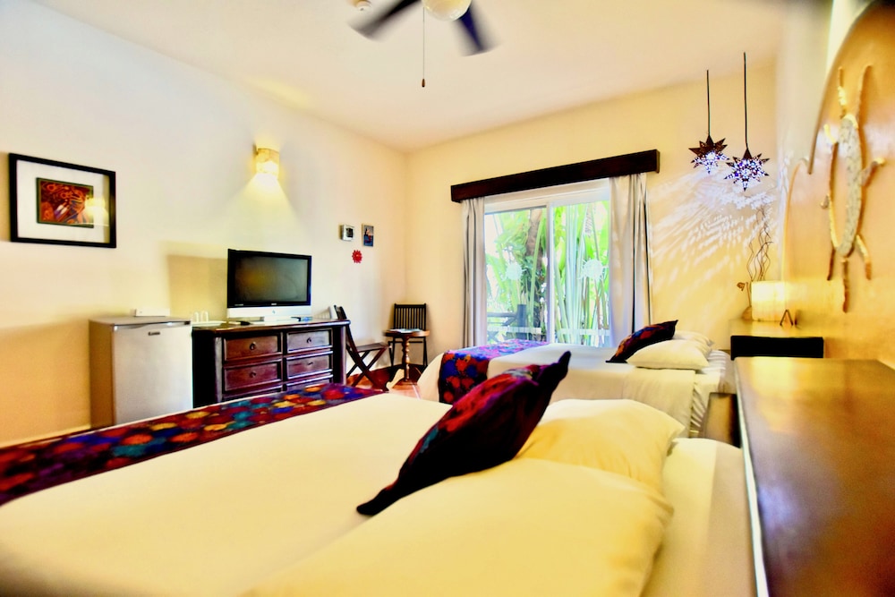 DELUXE, DOUBLE BED