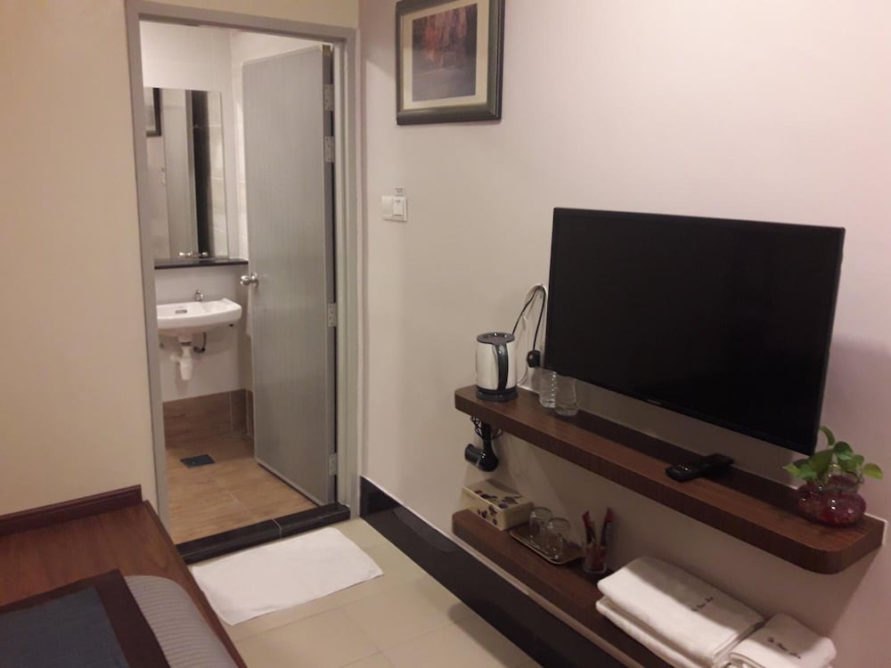 De Benz Inn 33/33