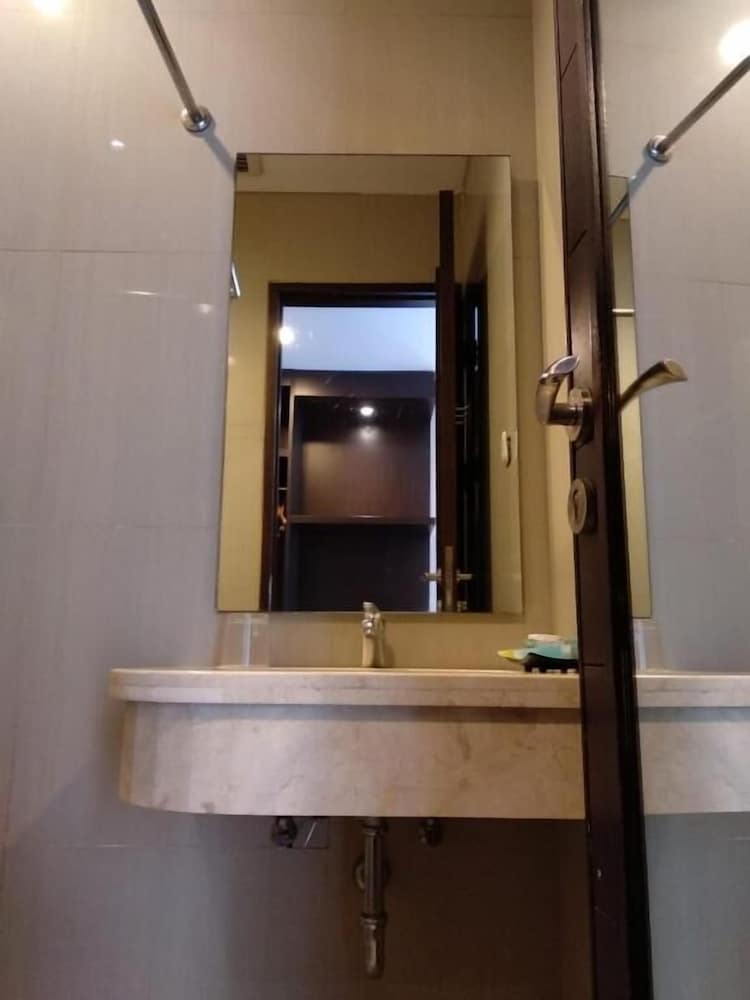 Oasis Siliwangi Sport Hotel 48/48