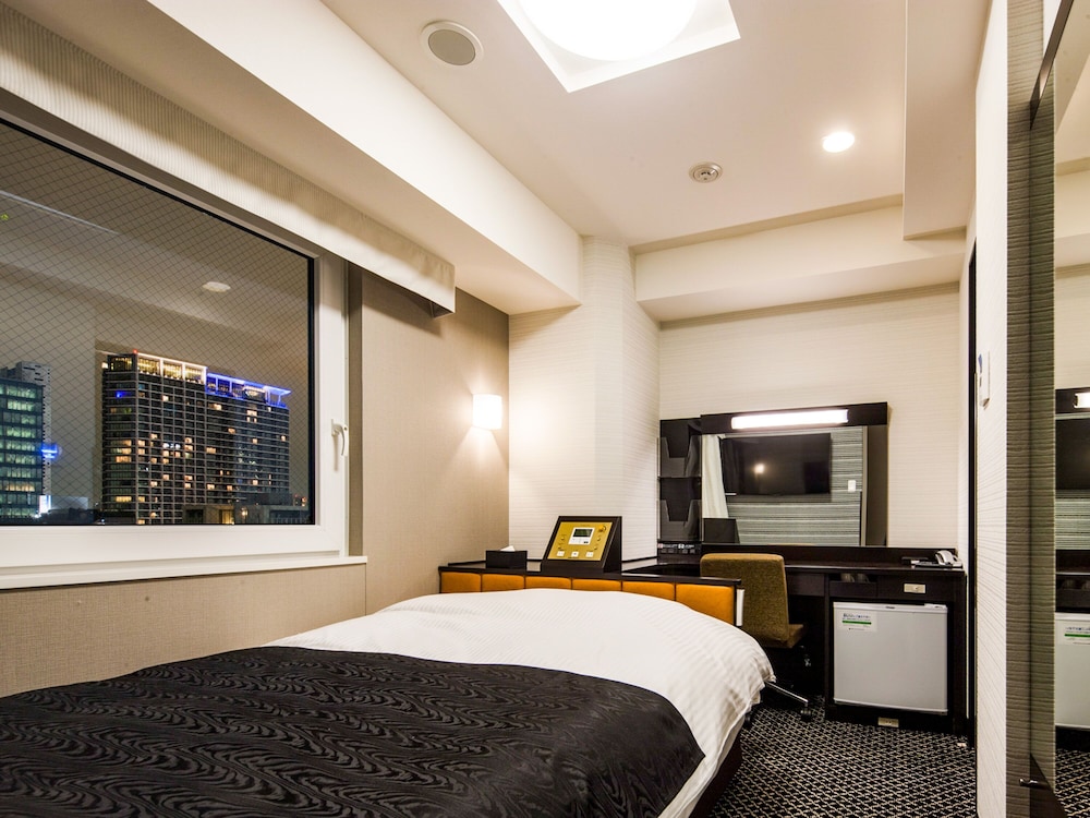 ROOM, DOUBLE BED