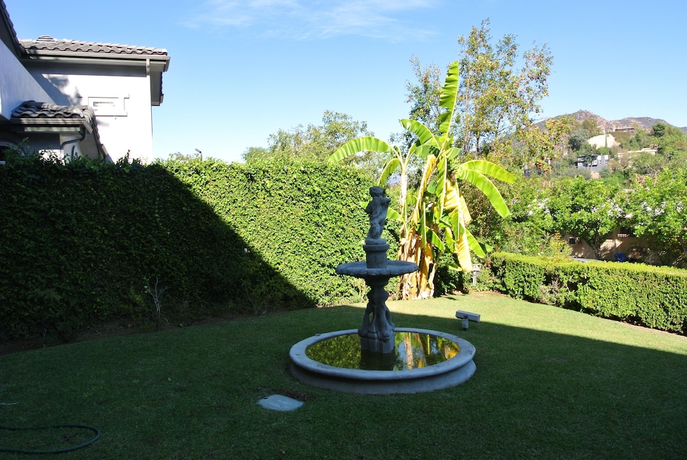 Mini Mansion in Hollywood Hills 41/47
