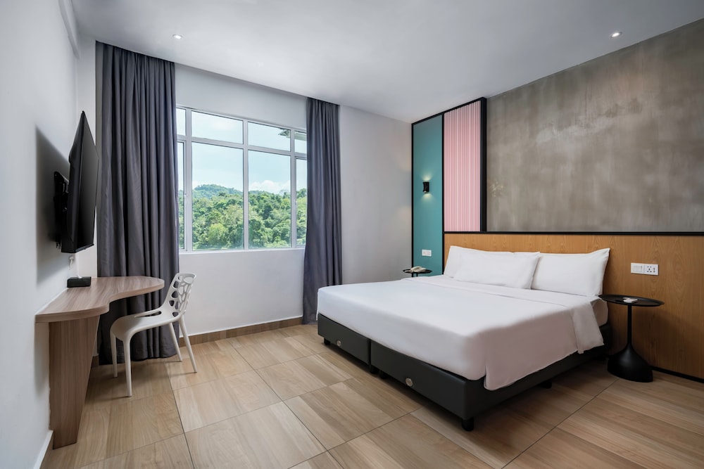 SUPERIOR, QUEEN BED