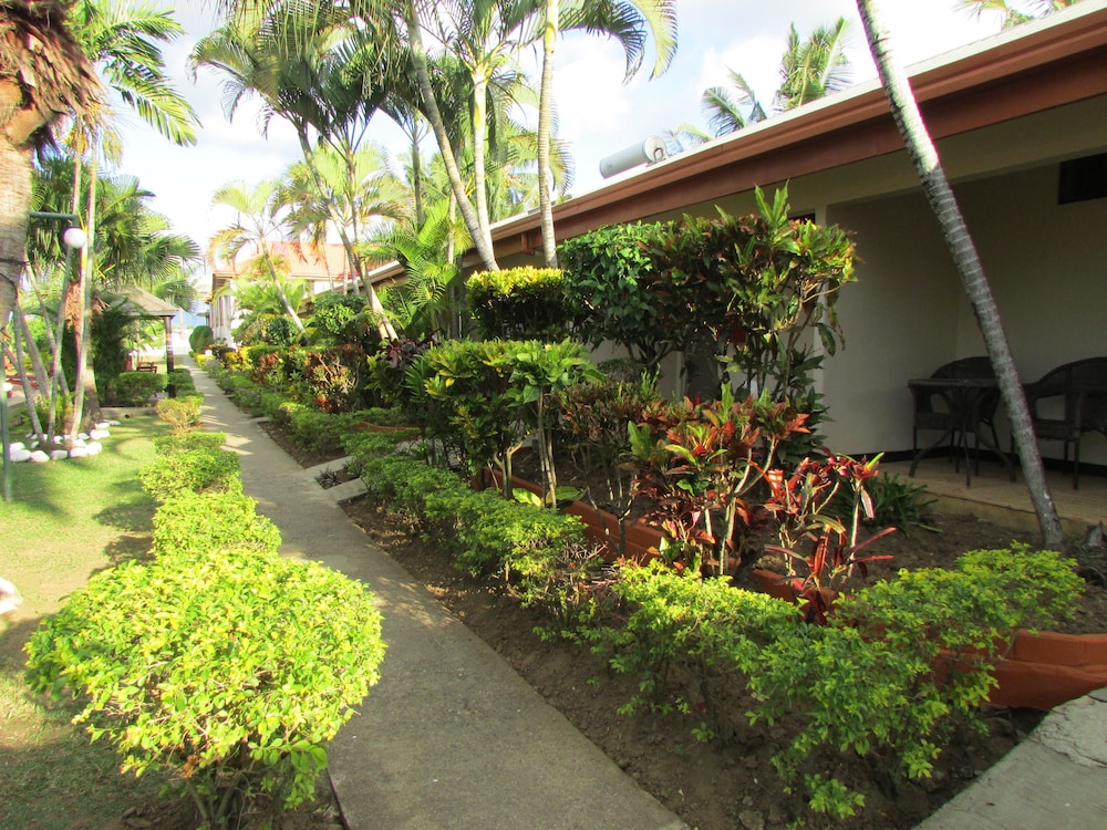 Wailoaloa Beach Resort Fiji 1/76