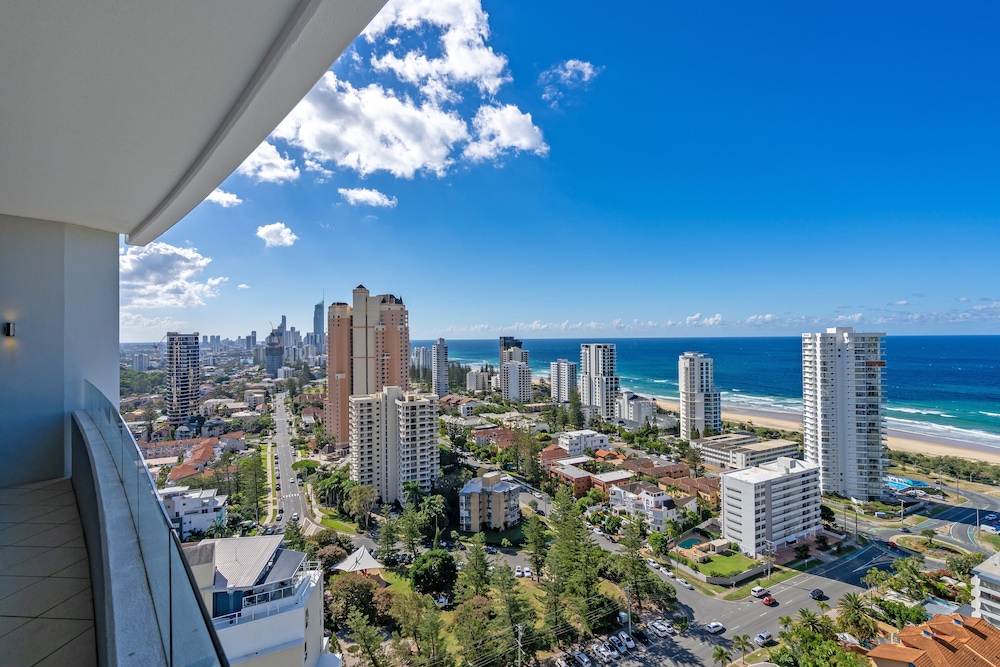 Aria Apartments 72/76