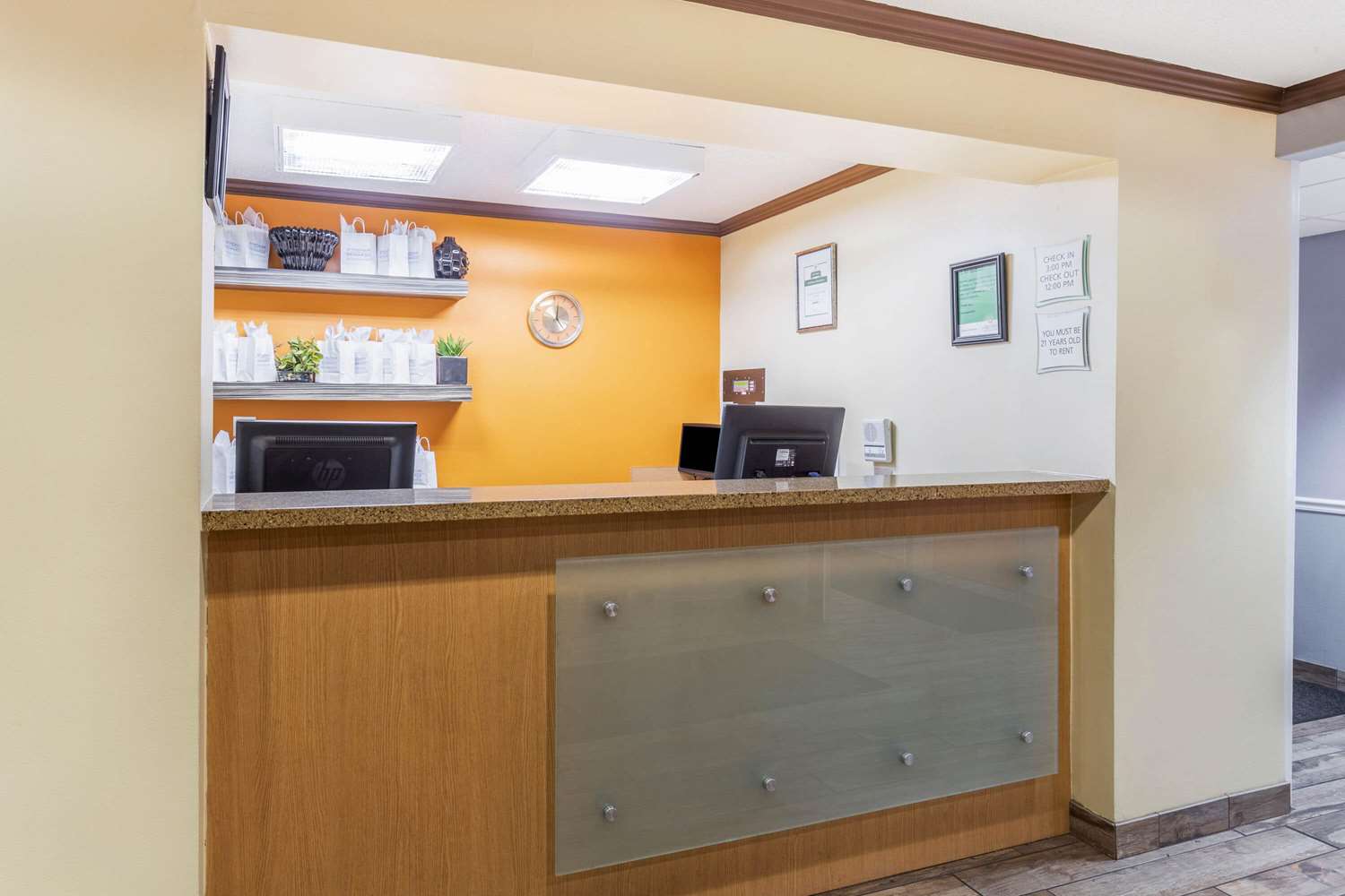 La Quinta Inn & Suites by Wyndham Chicago Tinley Park 9/47