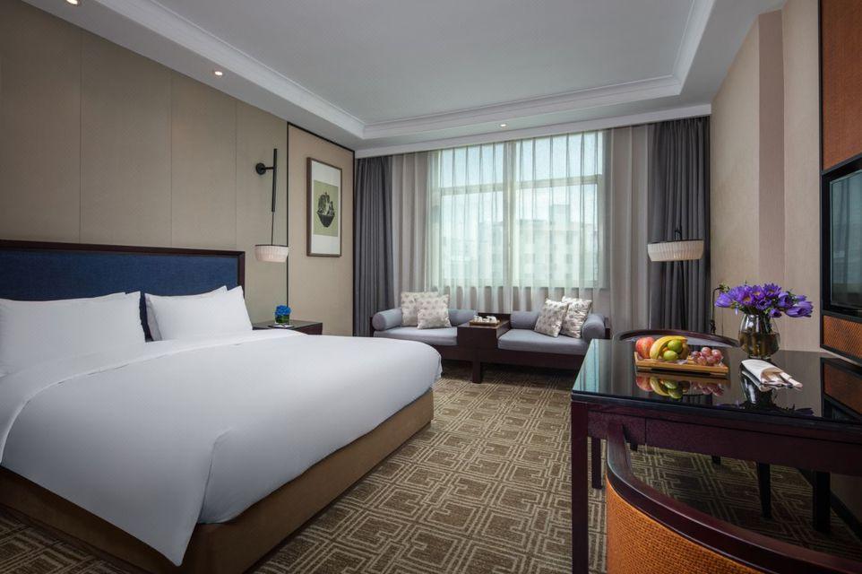 Elegant, King Bed, Queen Bed