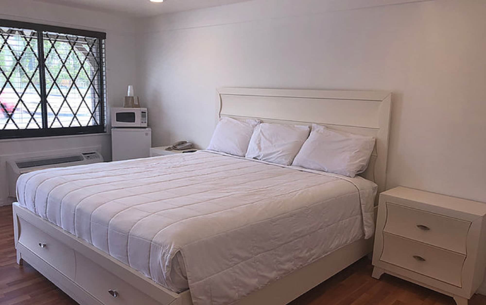 STANDARD, KING BED, ACCESSIBLE