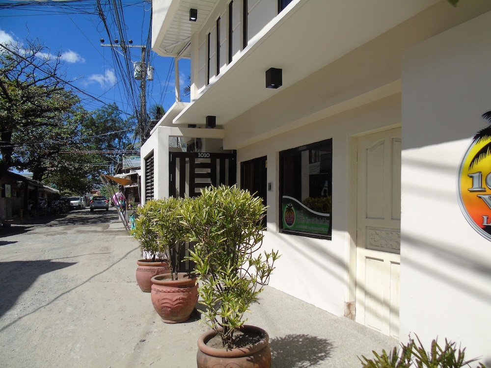 Blue Rock Beach Resort 52/67