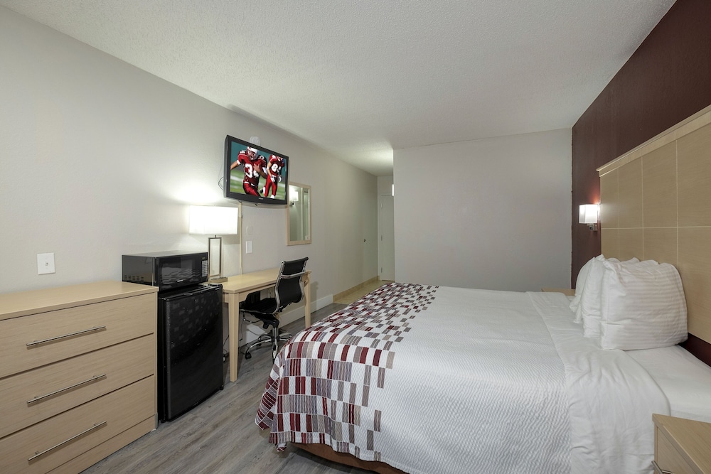 Red Roof Inn Raleigh North-Crabtree Mall/Lenovo Center 15/34