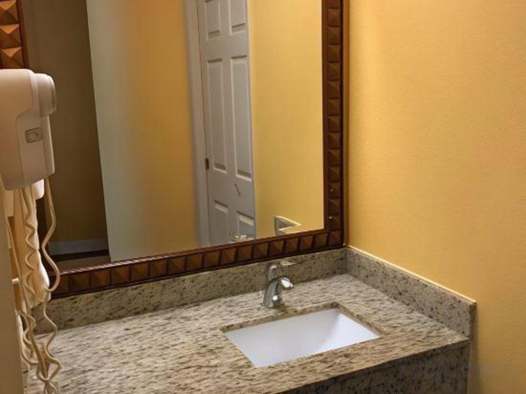 Americas Best Value Inn Addison Dallas 30/30