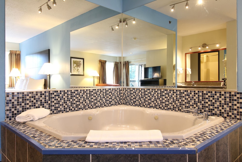 Baymont By Wyndham Muskegon 47/49