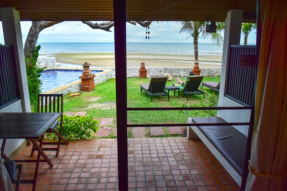 White Sand Beach Hotel Hua Hin 3/70