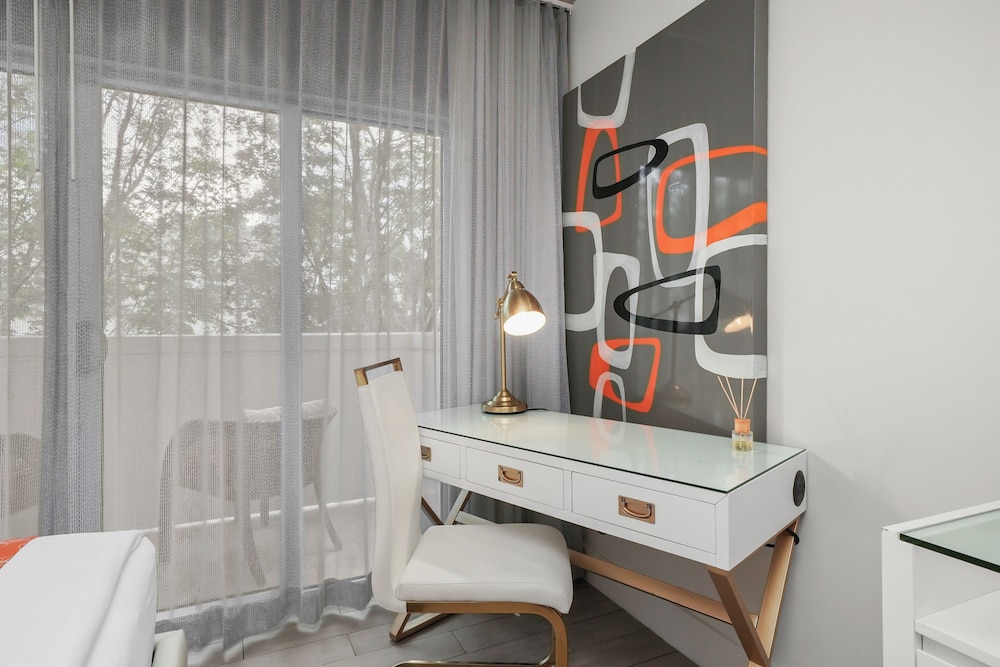 Riviera Suites South Beach 65/65