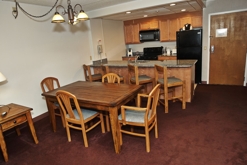 Fireside Inn and Suites Gilford 42/54