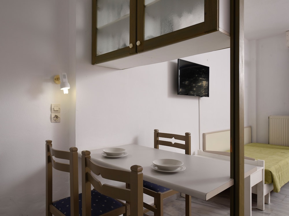 Ariadne Hotel 27/30