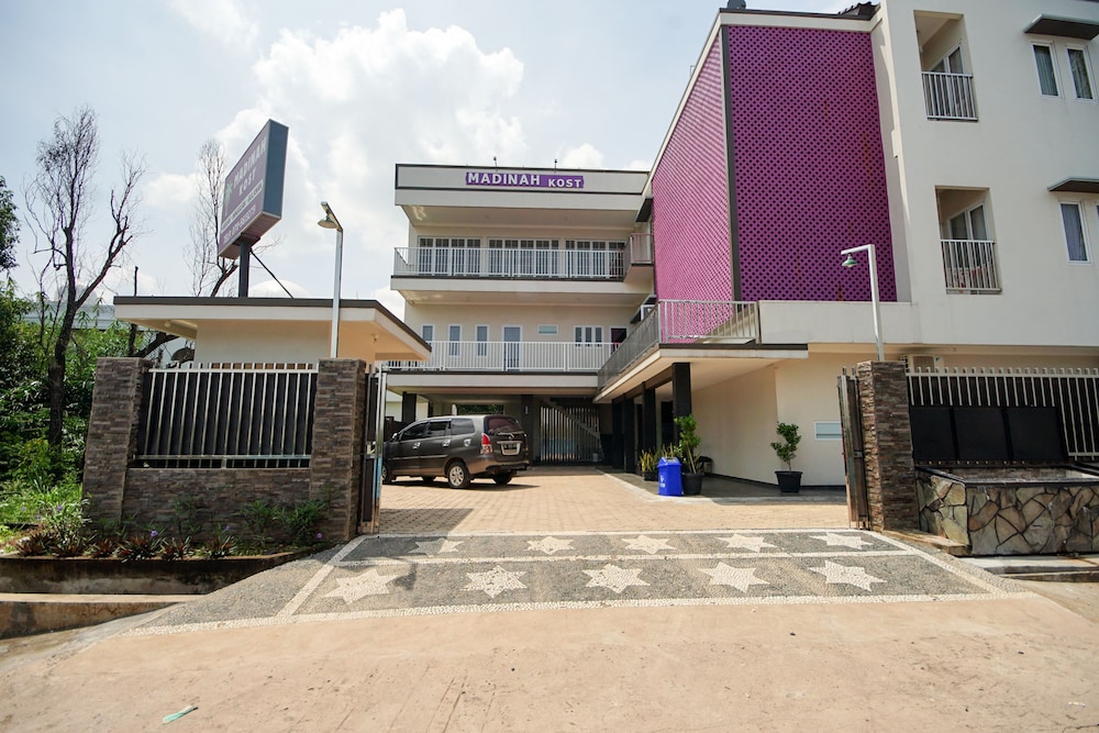 OYO 270 Madinah Residence Syariah 25/26