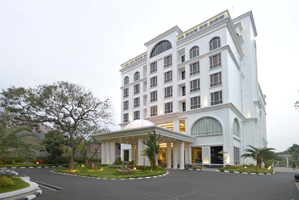 The Sahira Hotel 4/40