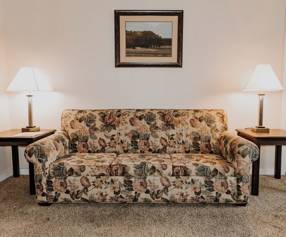 Carriage House Country Club 17/50