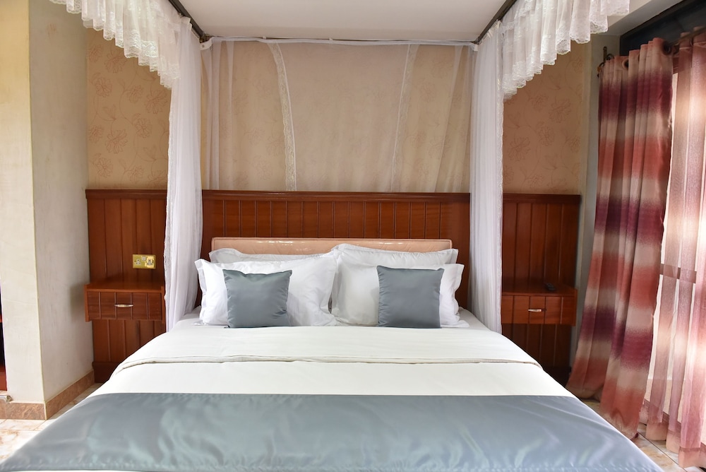 DELUXE, KING BED