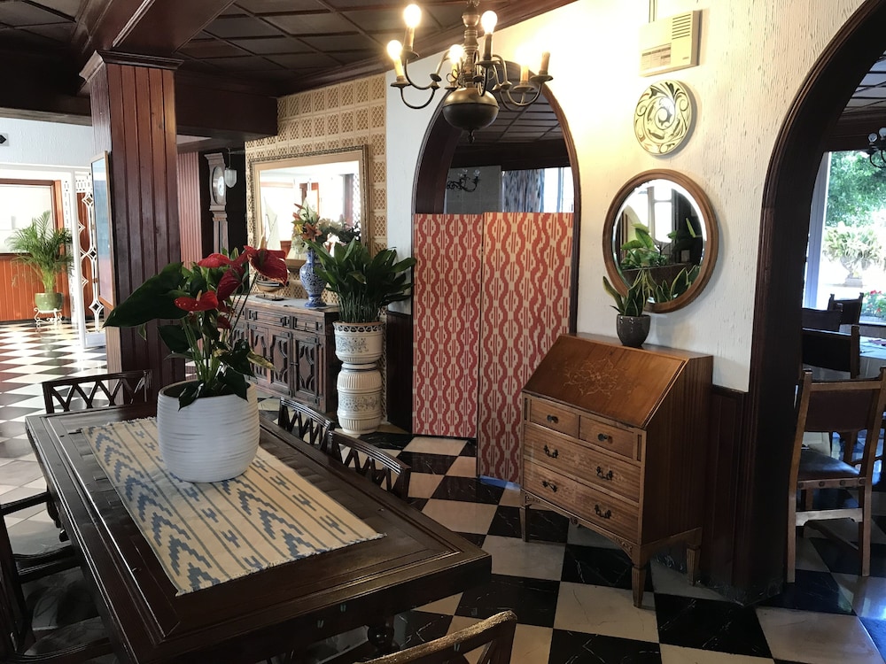 HOSTAL CAS BOMBU 49/56