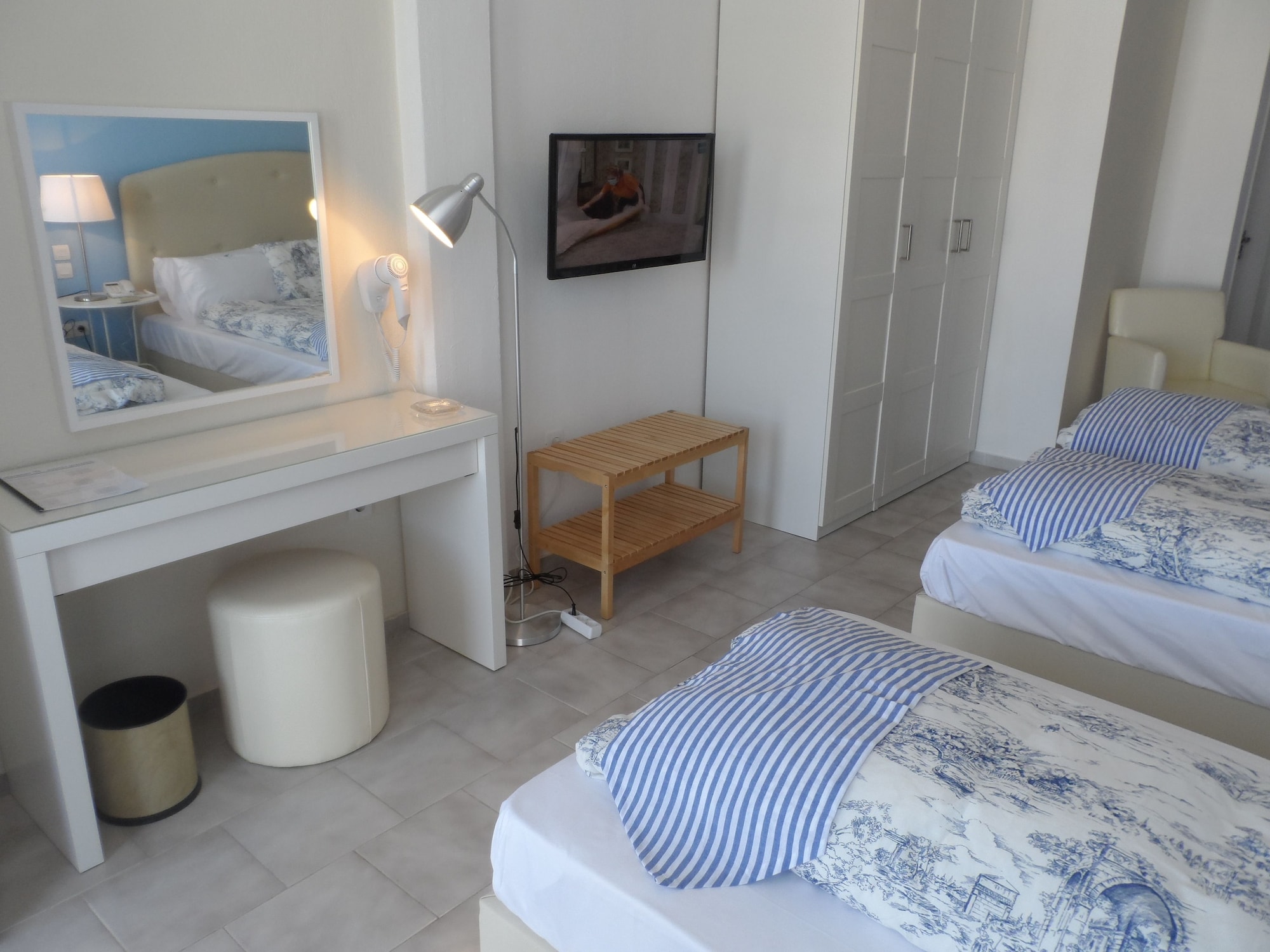 STUDIO, PARTIAL SEA VIEW