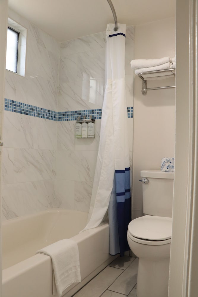 University Inn 23/40