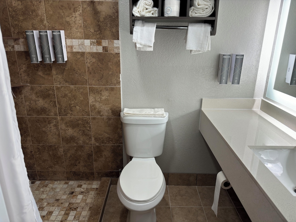 HomeTown Inn and Suites Belle Plaine 64/65