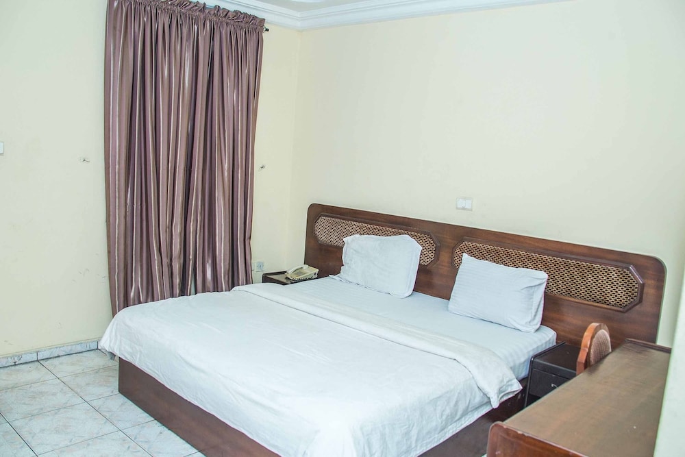 Muriela Hotels 11/45