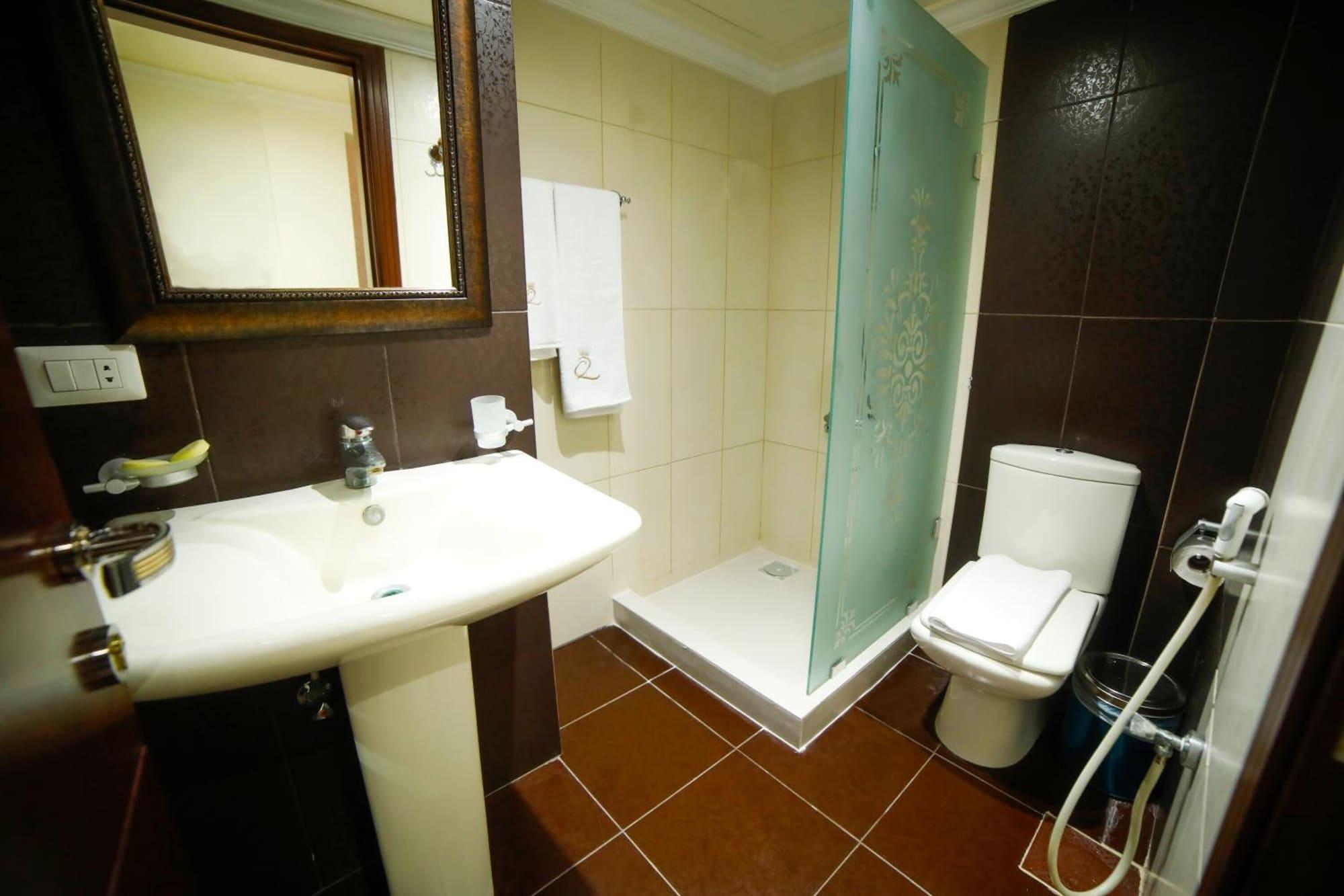 Villa Queens Hotel 30/32