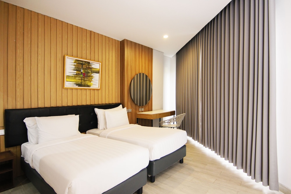 GRAND, DELUXE, TWIN BEDS
