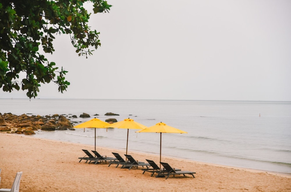 Sichon Cabana Beach Resort 68/80