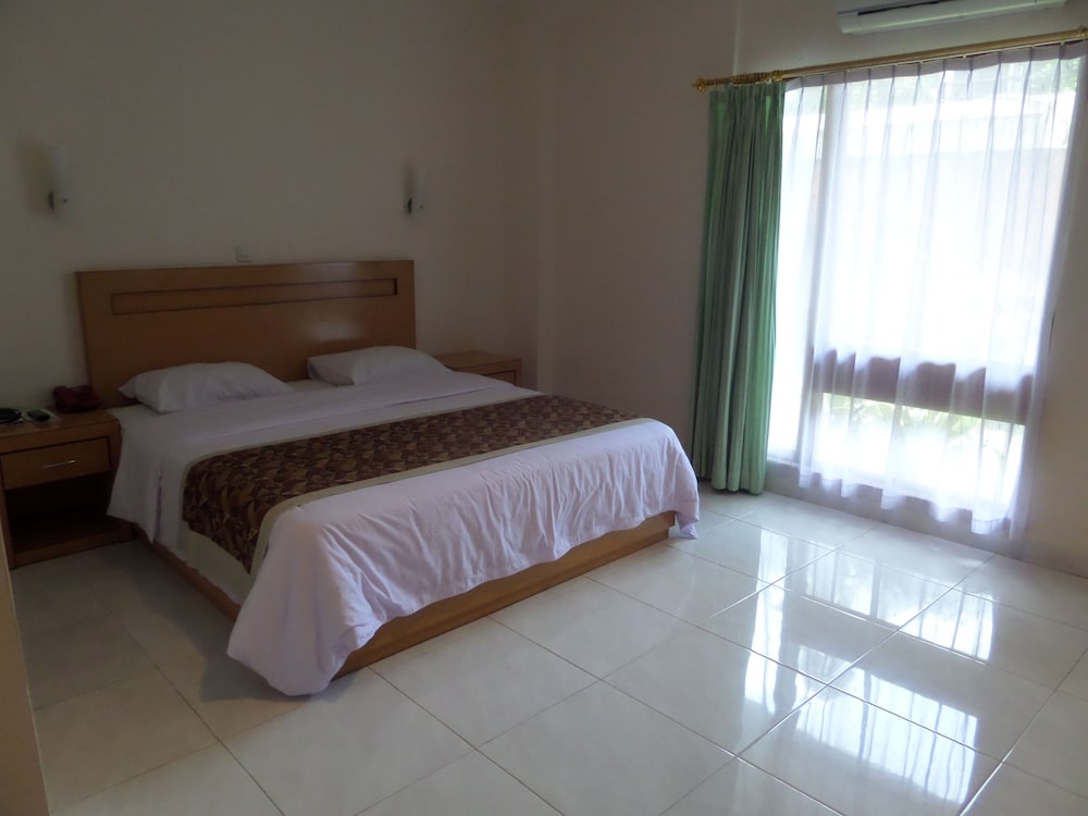 ARINI HOTEL 24/43