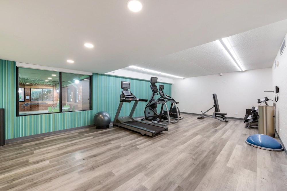 Holiday Inn Express Naperville 37/69