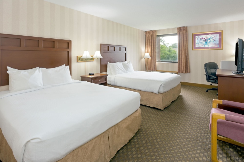 Days Inn & Suites By Wyndham Northwest Indianapolis 11/40