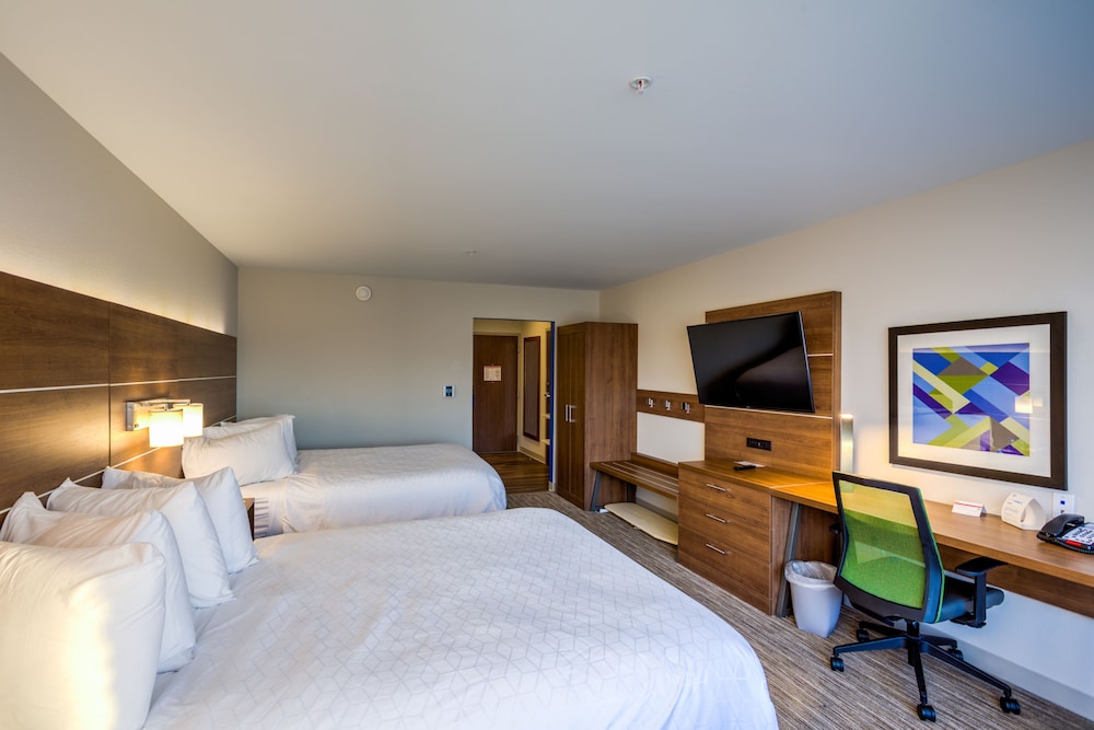 Holiday Inn Express Suites Reedsville State Coll Area 20/56
