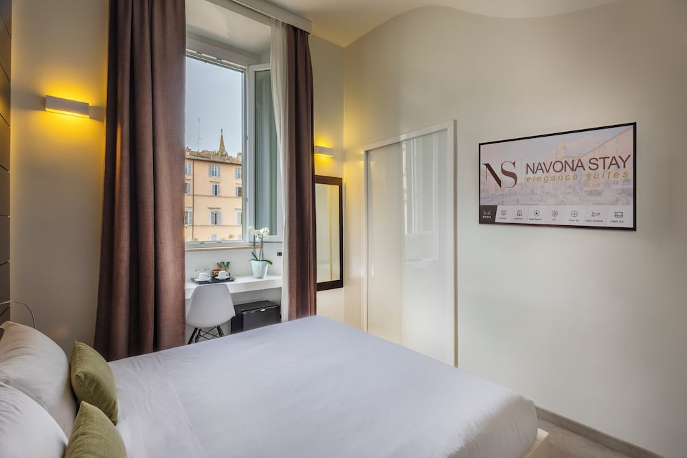 NAVONA SUITES 25/52