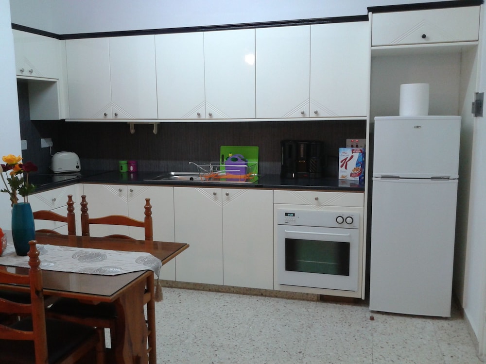 Elenapa Holiday Apartments 17/25