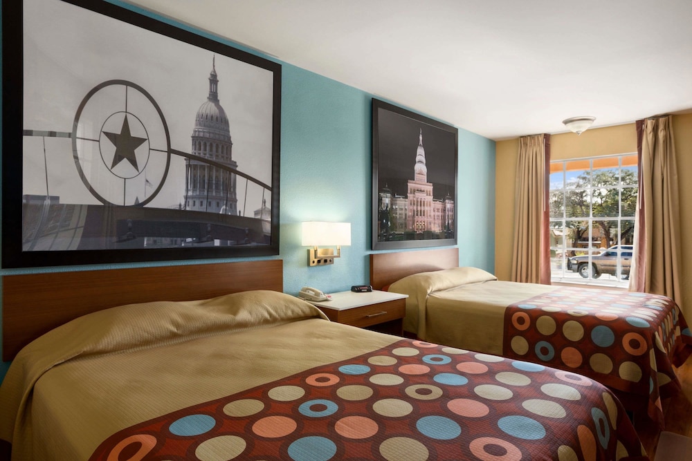 Super 8 By Wyndham Austin Downtown/Capitol Area 8/23