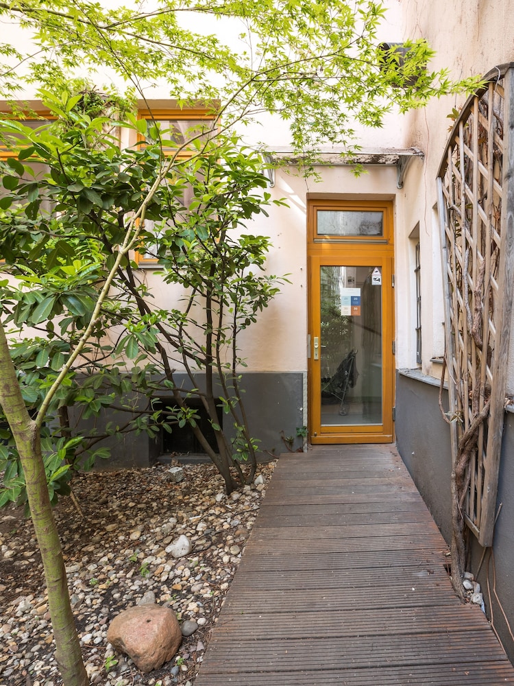 Schoenhouse Apartments 42/50