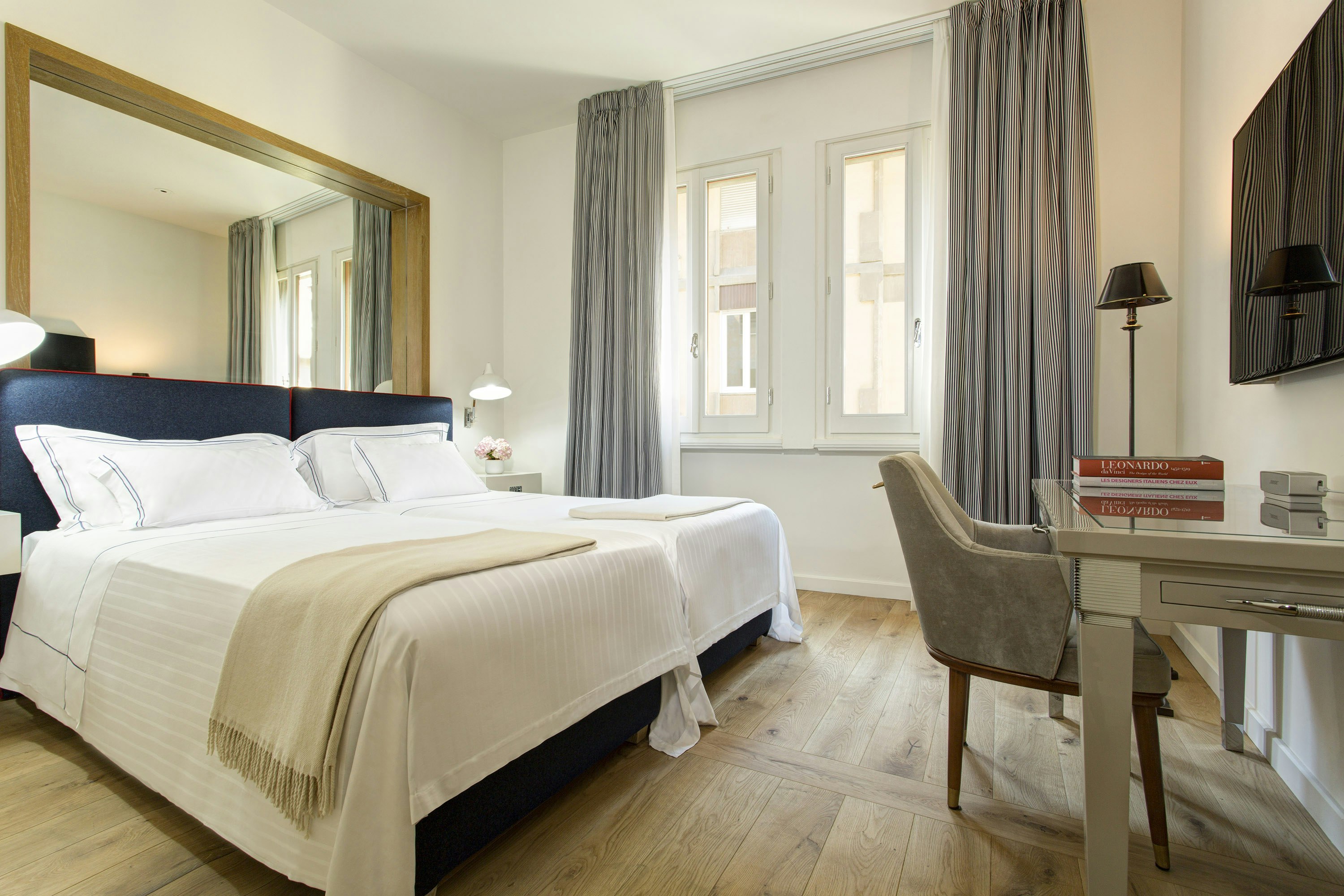 Designer, Suite, River View