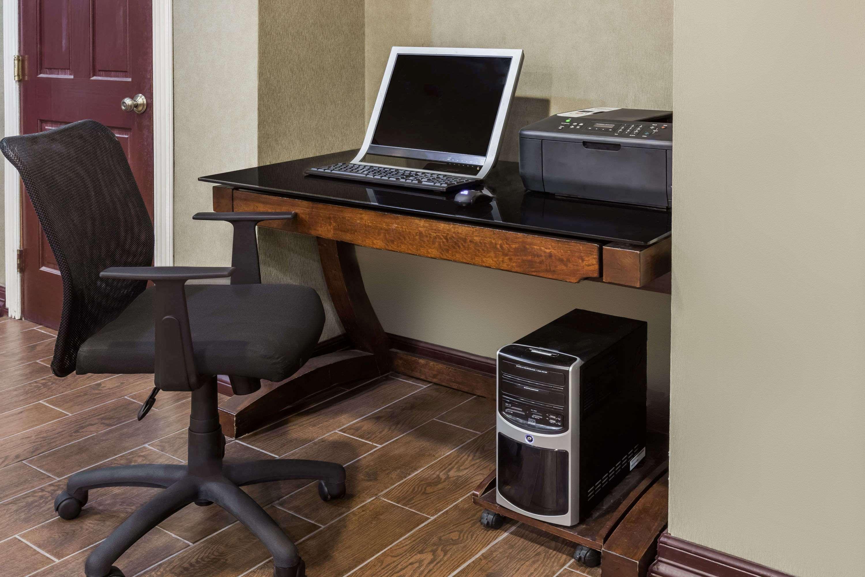 Hawthorn Extended Stay by Wyndham Dallas 10/14
