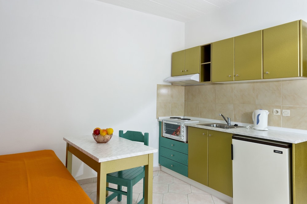 Trianta Hotel Apartments 27/33