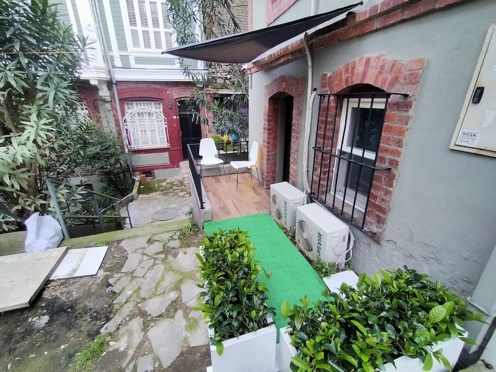 Dreamers B&B 10/50