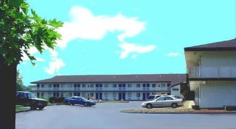 Hilltop Inn 2/38